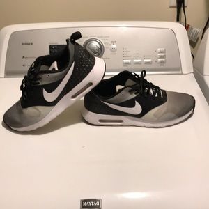 Nike airmax tavas size 10.5